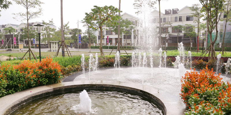 Ảnh thật đài phun nước và cảnh quan khu đô thị Starlake